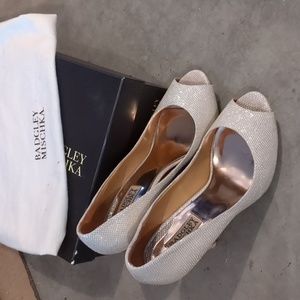 Badgley Mischka  drama heels